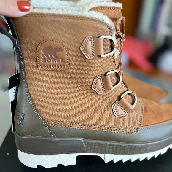 TODAY ONLY!! NWT Sorel Tivoli Lug Sole Boots - Picture 8 of 12